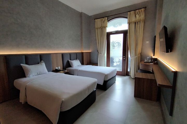 Room 9 of 49