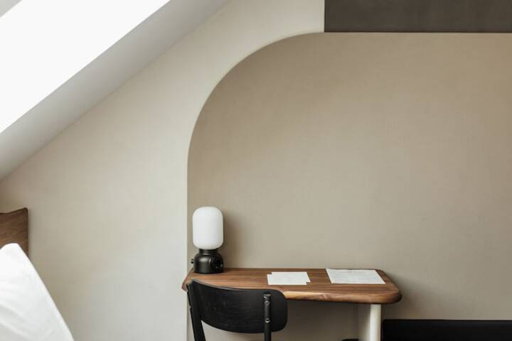 Room 10 of 52