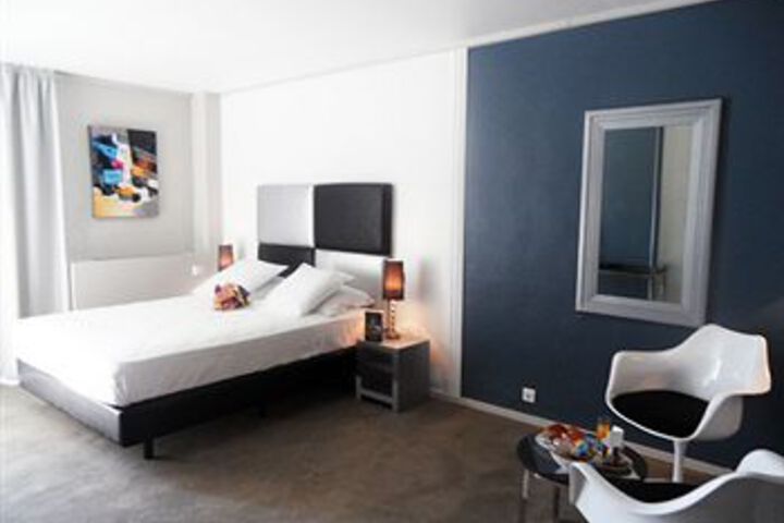 Room 5 of 10