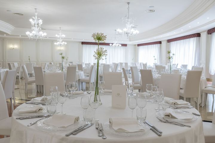 Ballroom/Hall 59 of 90