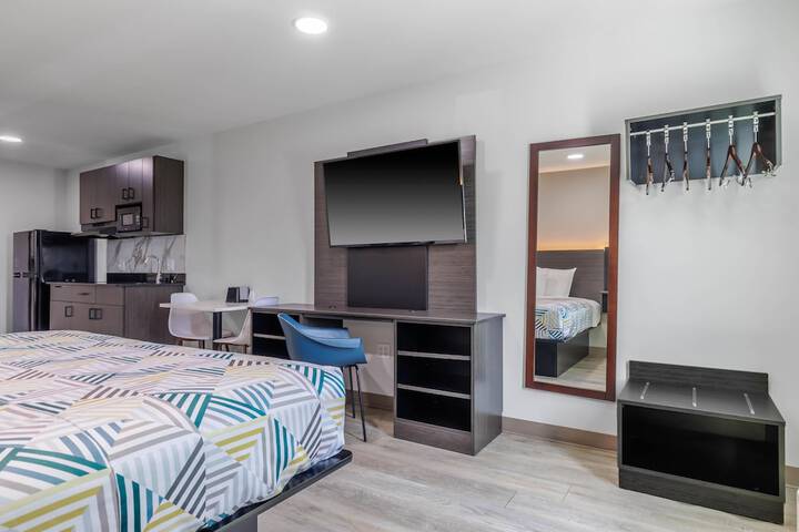 Room 13 of 37