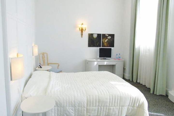 Room 10 of 63