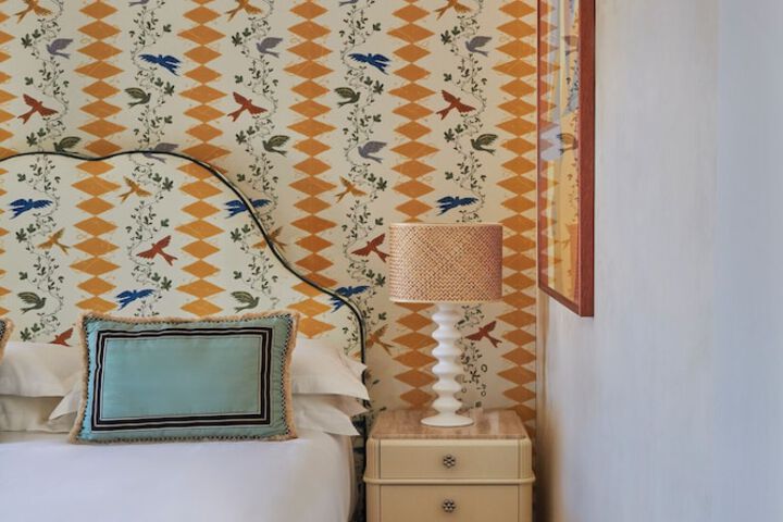 Room 16 of 76