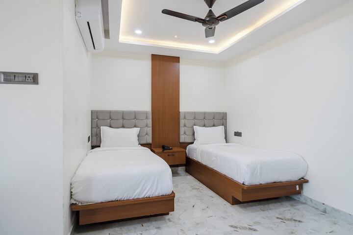 Room 15 of 32