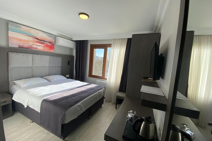 Room 9 of 32