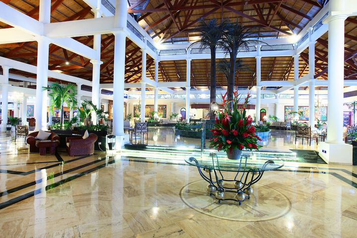 Entrance & Lobby