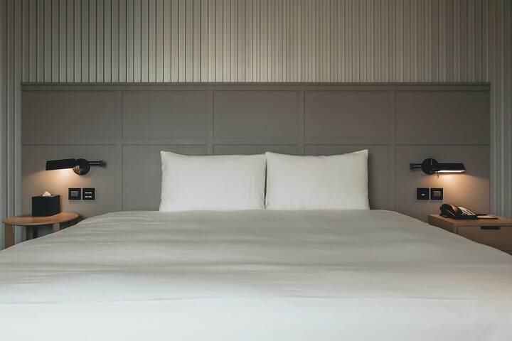 Room 28 of 83