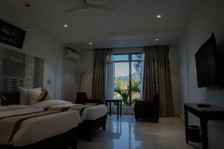 Room 9 of 40