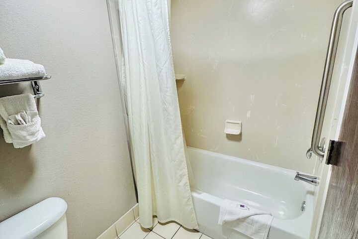 Room 70 of 91