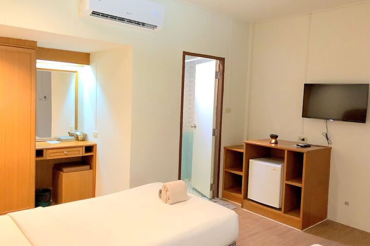 Room 6 of 45