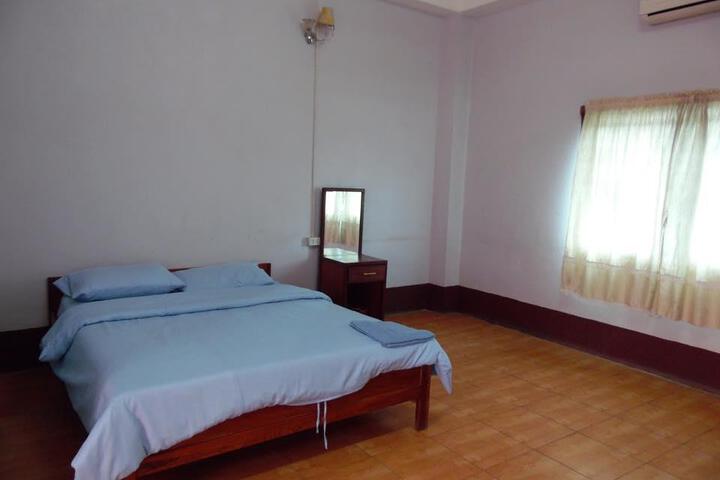 Room 2 of 5