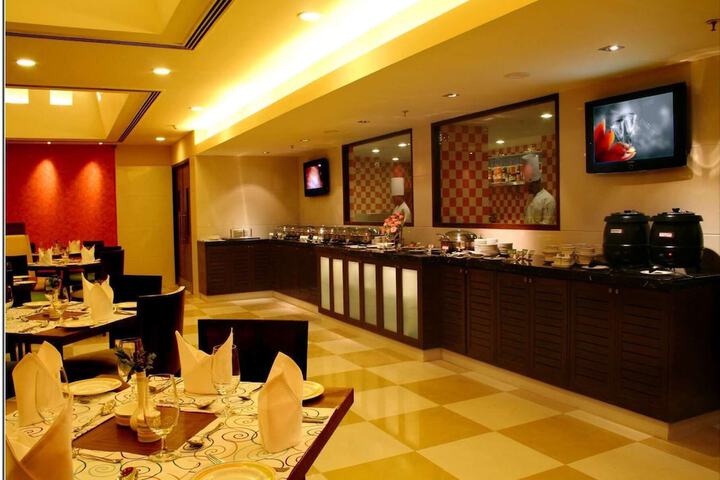 Dining 42 of 48