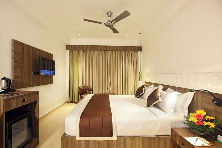 Room 6 of 17