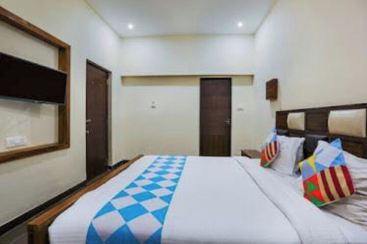 Room 6 of 14