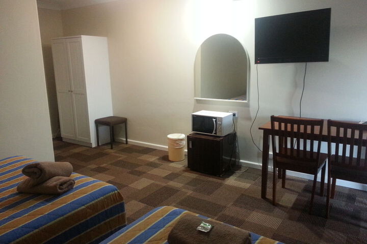 Room 2 of 2