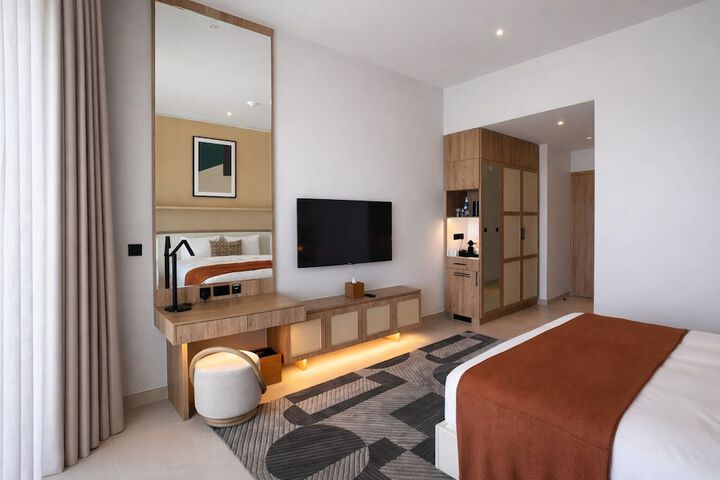 Room 3 of 16