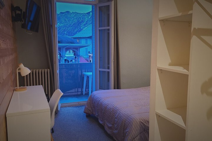 Room 17 of 38