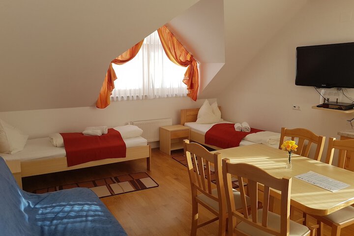 Room 7 of 60