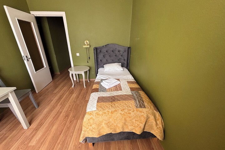 Room 222 of 272