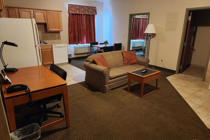 1 King Bed Pet Friendly (27 of 56)