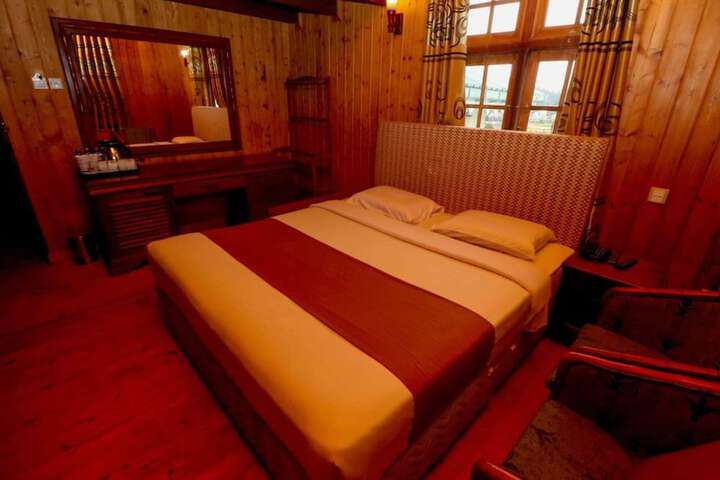 Room 9 of 29