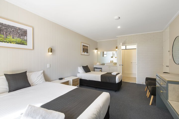 Room 4 of 49