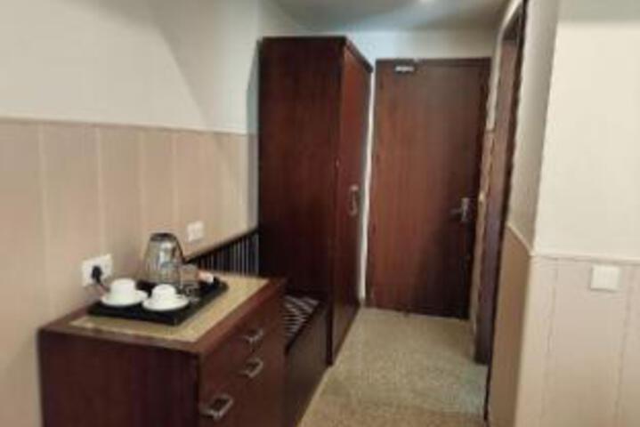 Room 2 of 40