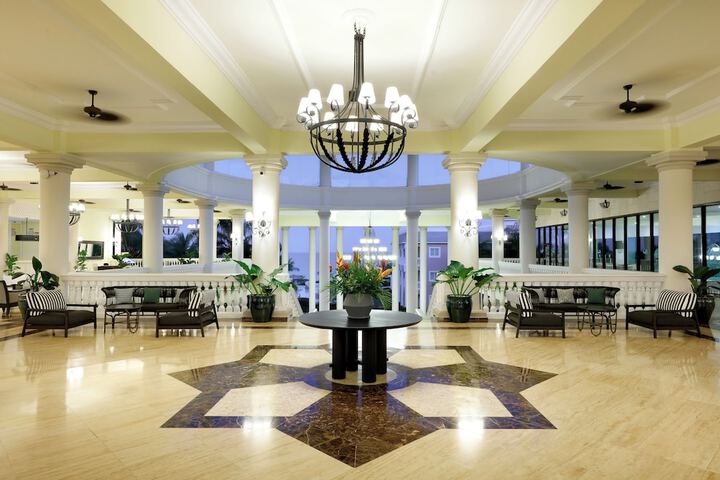 Hotel Interior 4 of 152