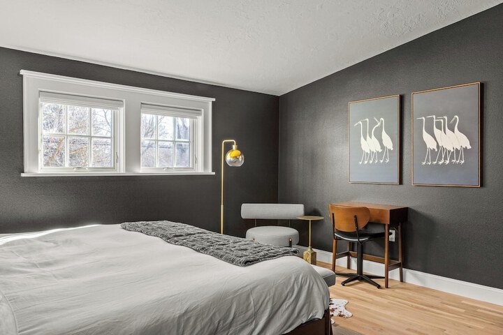 Room 2 of 65