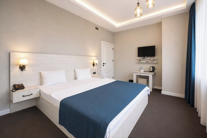 Room 9 of 26