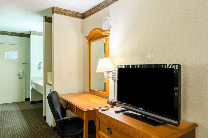 Room 21 of 38