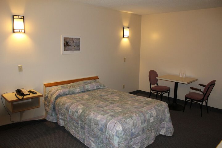 Room 8 of 28