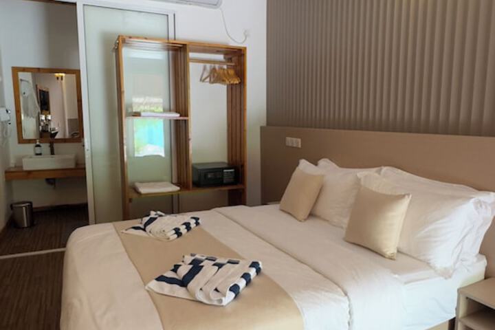 Room 5 of 31