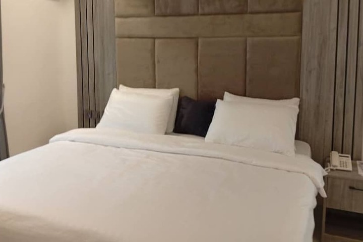 Room 9 of 49