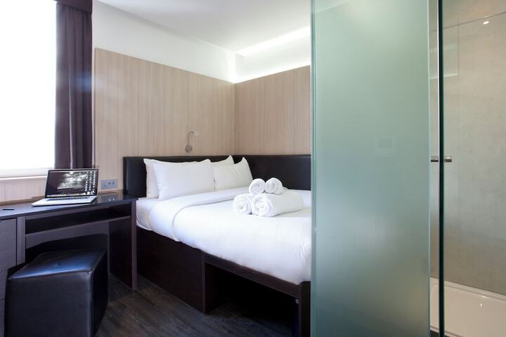 Room 3 of 28