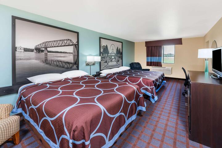 1 Queen Bed (5 of 10)