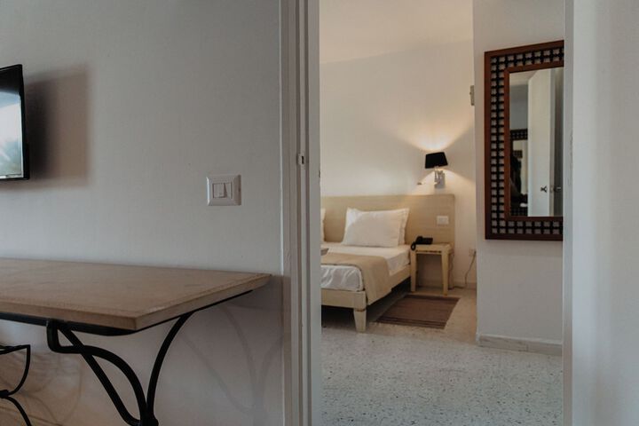 Room 9 of 33