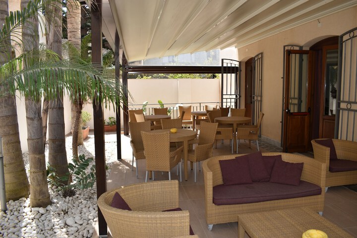 Hotel Exterior 39 of 49