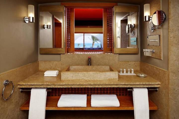 Room 23 of 64