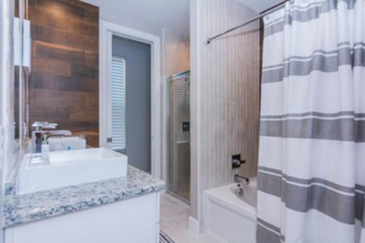 Room 2 of 34