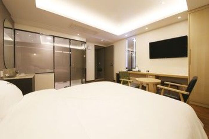 Room 15 of 27