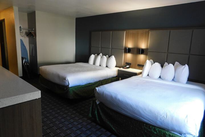 2 Queen Beds Deluxe Room (7 of 41)