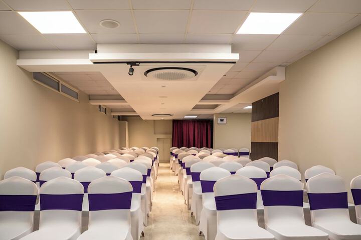 Ballroom/Hall 38 of 49