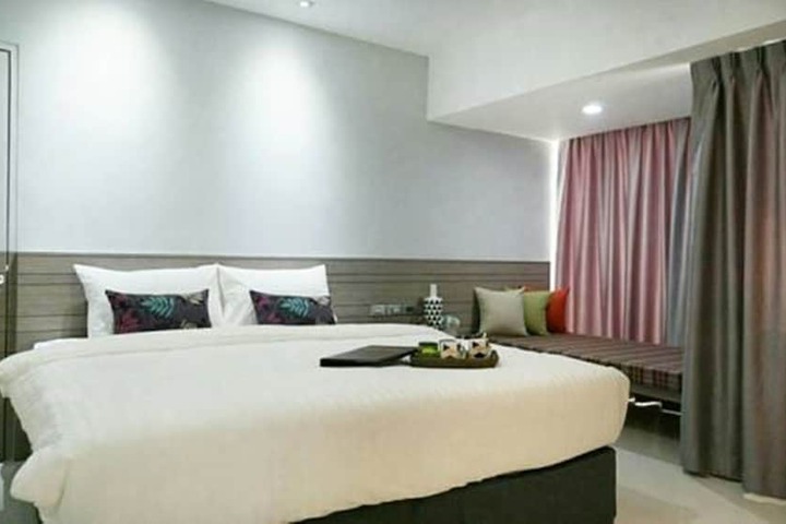 Room 8 of 90