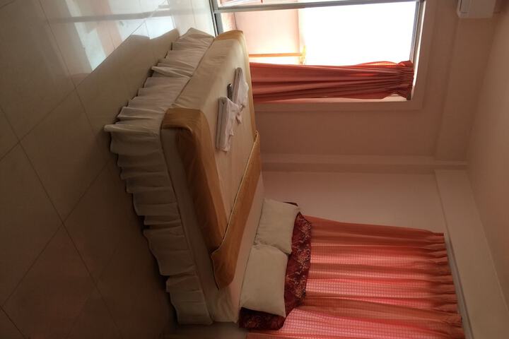 Room 10 of 72