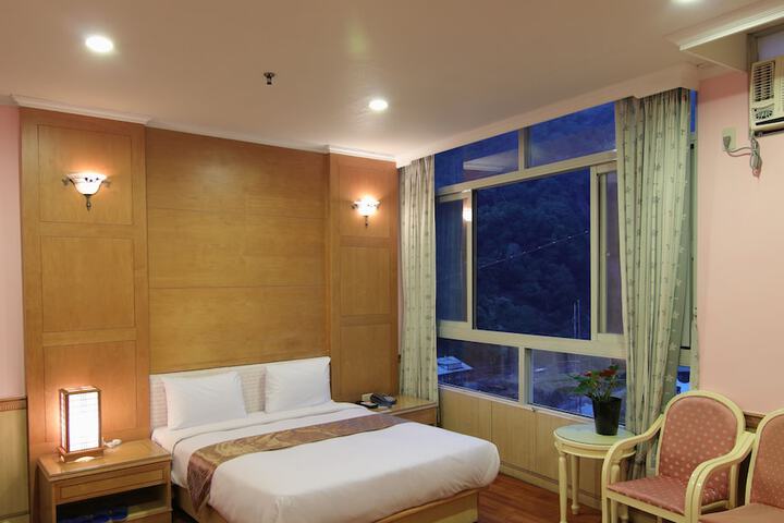Room 53 of 122