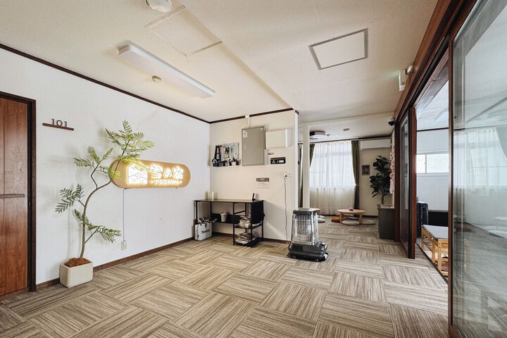 Room 27 of 40