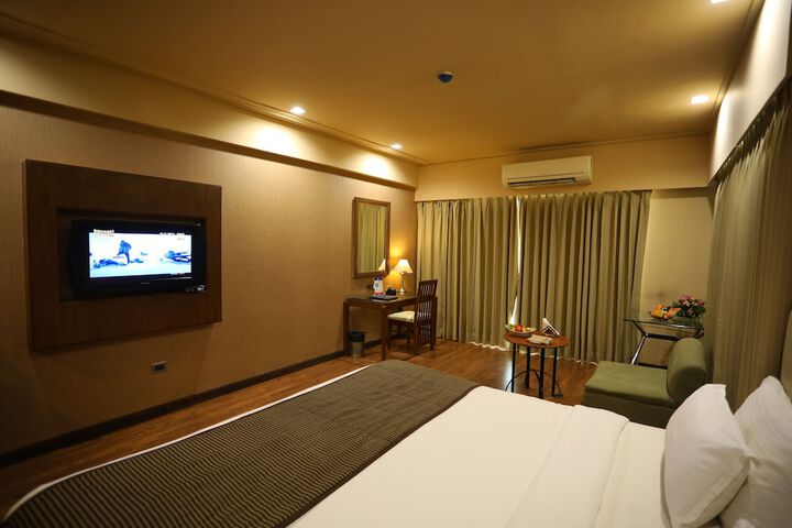 Room 6 of 24