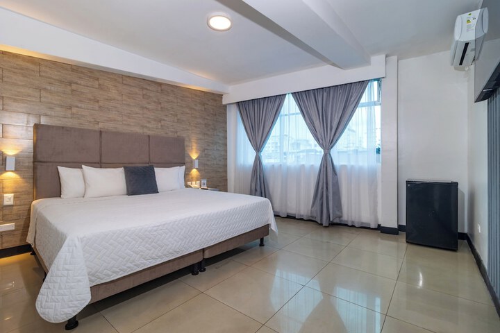 Room 7 of 32