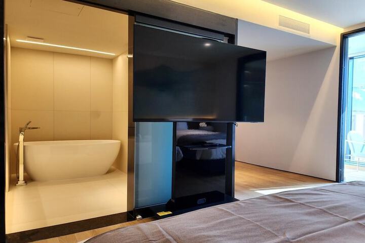 Room 28 of 57